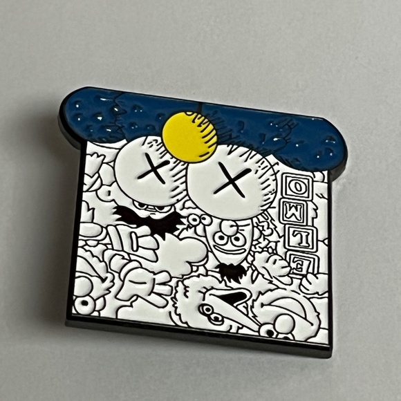 Sesame Street x KAWS Hat Pin Pins Streetwear Hats Bag Fitted New Era Mashup Elmo - Picture 5 of 8
